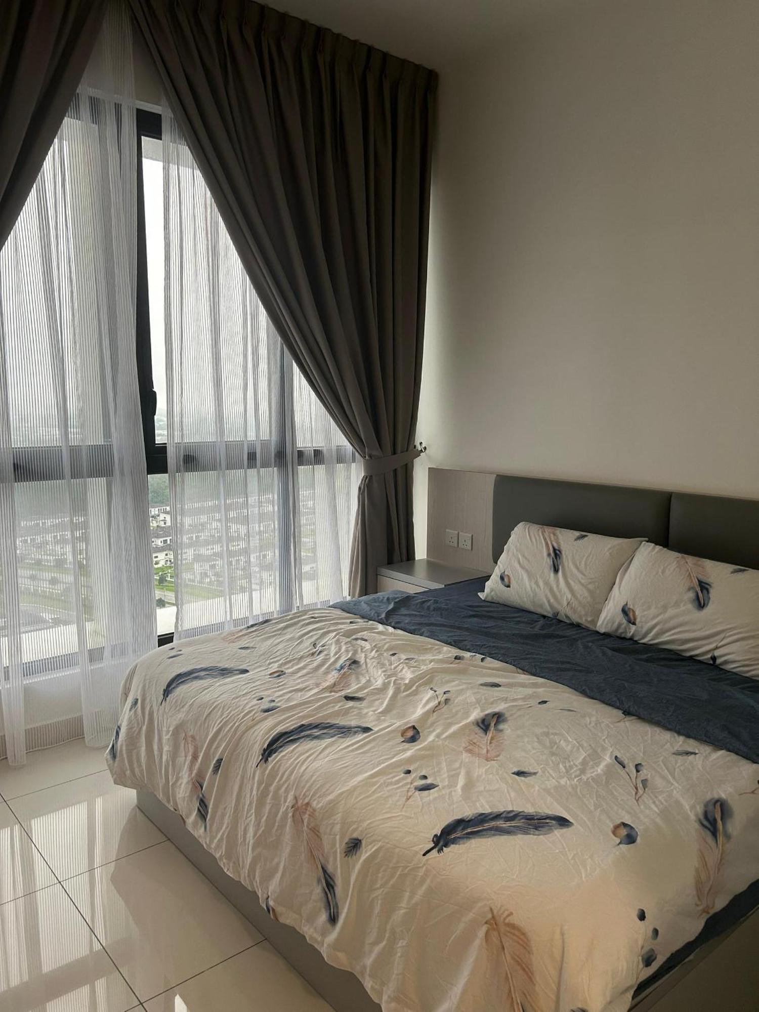 Eco Nest 3 Bedroom Duplex Apartment Nusajaya  Exteriör bild